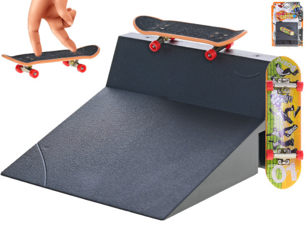 Skateboard 9,5cm kov s rovnou rampou na kartě